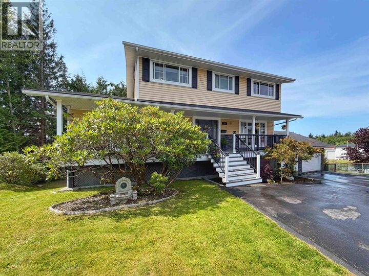 Property Photo:  124 Cormorant Place  BC V8J 4G3 