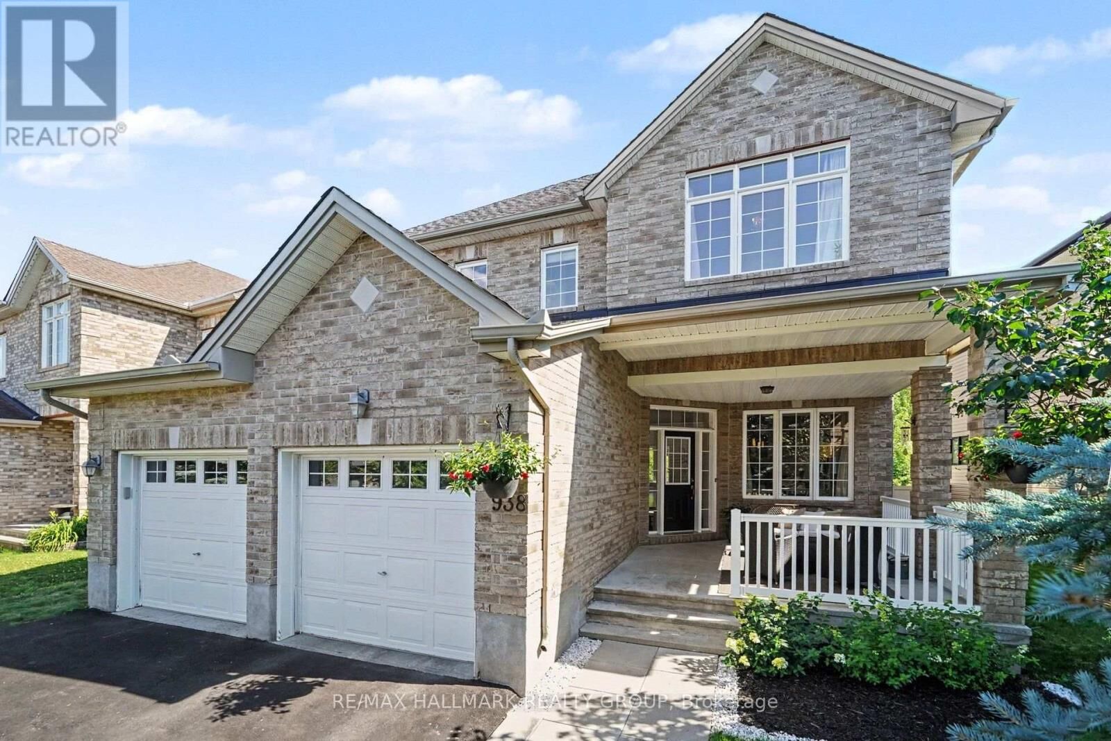 Property Photo:  938 Wildcarrot Crescent  ON K1V 2M6 
