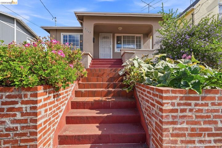 Property Photo: 5362 Foothill Blvd CA 94601