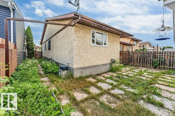 Property Photo:  4337 38 Street NW  AB T6L 5A6 