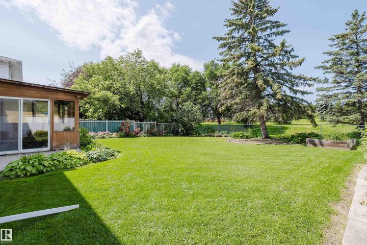 Property Photo:  3936 72 Street NW  AB T6K 0R8 