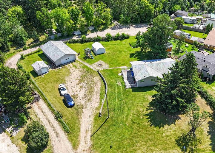 712 Lakeside Drive — photo 1