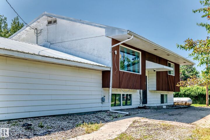 Property Photo: 8 Fourth Street AB T0E 0N0