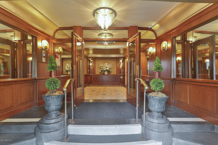 Property Photo:  15 Lafayette Court 1B  CT 06830 