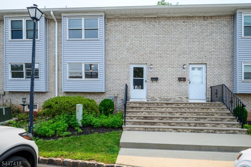 Property Photo: 906 Robin Rd NJ 08844