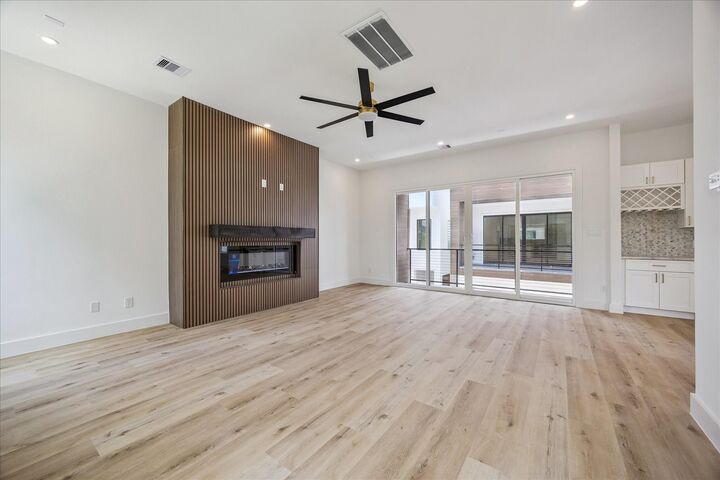 Property Photo: 1032 W 17th Street A TX 77008