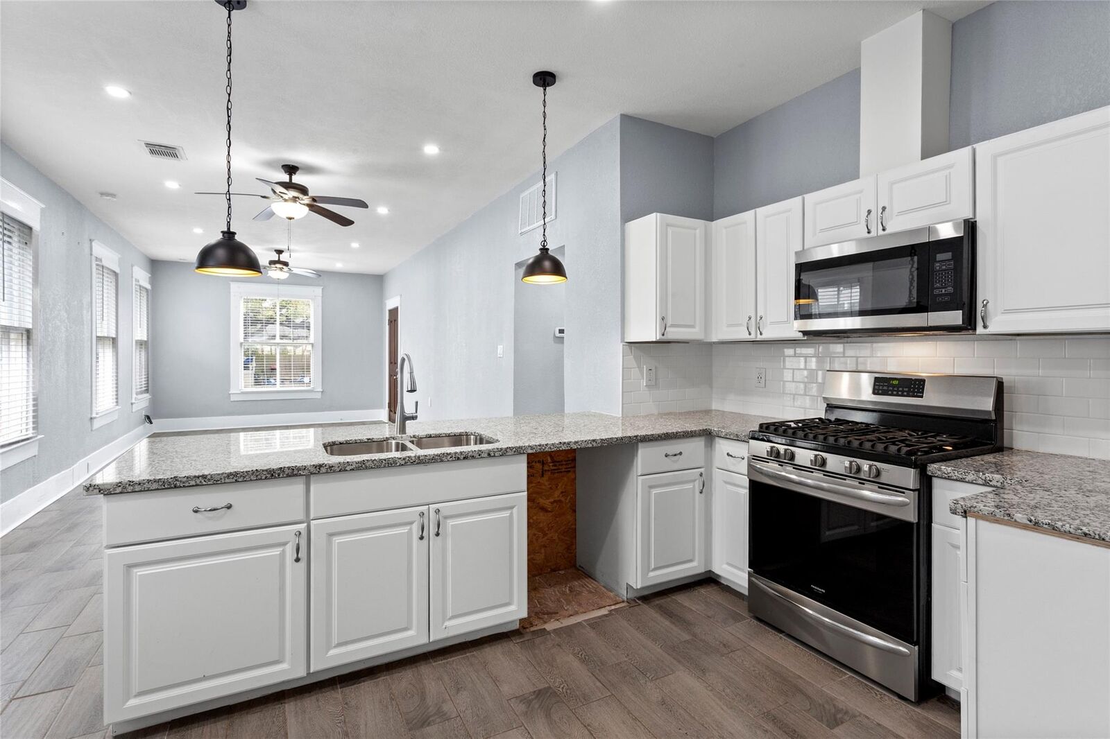 Property Photo: 2005 37th Street TX 77550