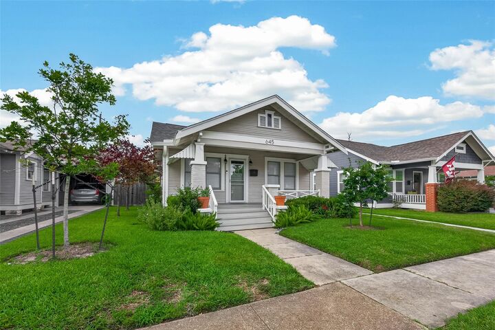 Property Photo:  645 E 14th Street  TX 77008 