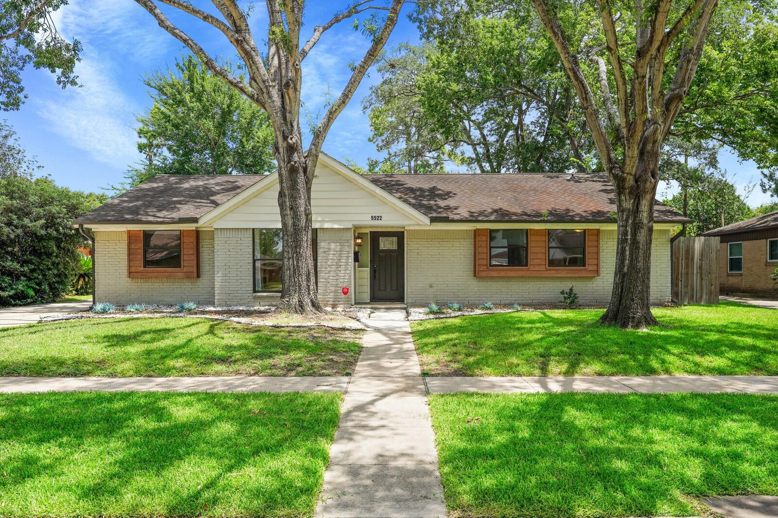 Property Photo: 5522 Braesvalley Drive TX 77096