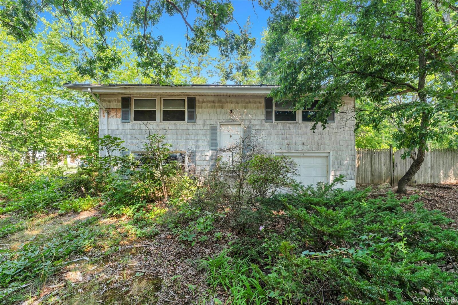 Property Photo:  41 Arrowhead Lane  NY 11733 