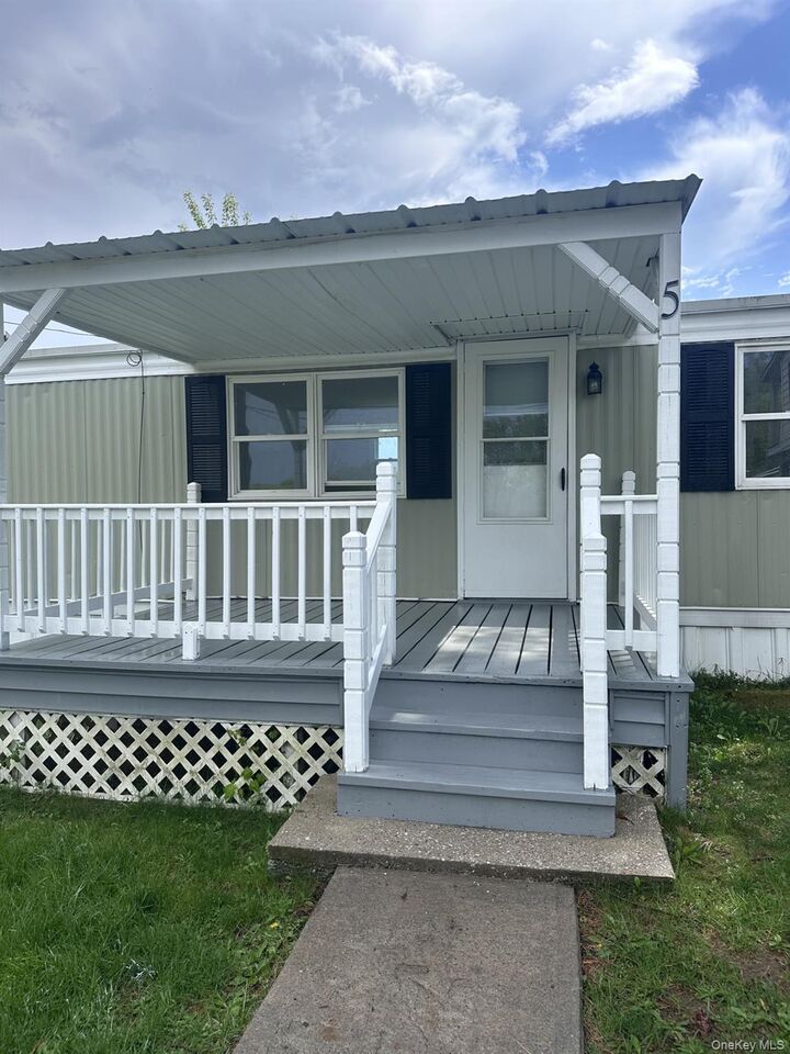 Property Photo:  5 Hideaway Lane  NY 12542 