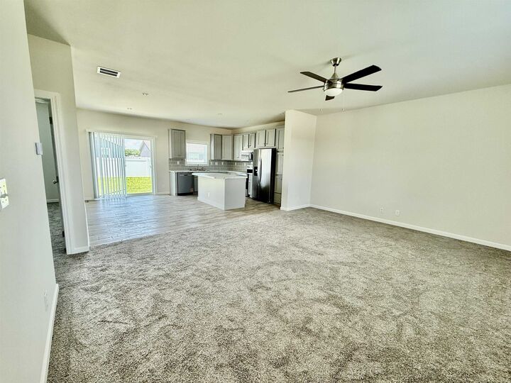 Property Photo: 1612 N Washington Ave NE 69101