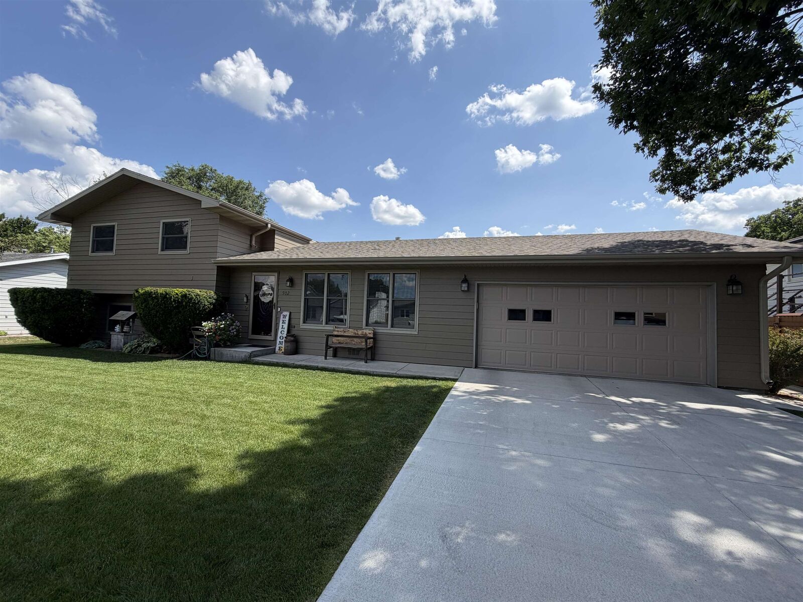 Property Photo: 902 Hackberry Rd NE 69101