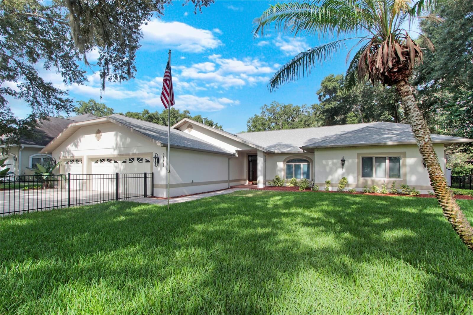 Property Photo:  34205 Park Lane  FL 34788 