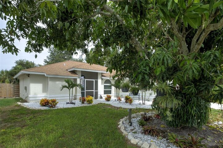 Property Photo:  7812 38th Court E  FL 34243 