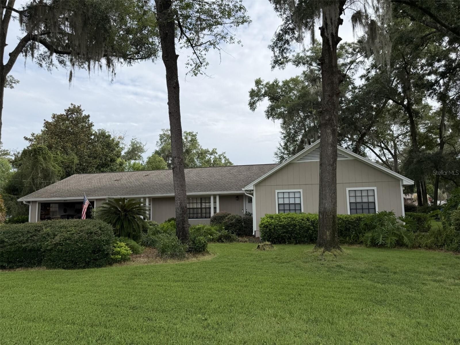 Property Photo: 3925 SE 17th Street FL 34471