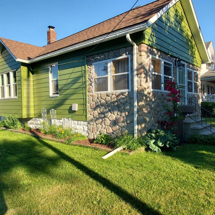 Property Photo:  601 S Sherman Street  MI 48708 