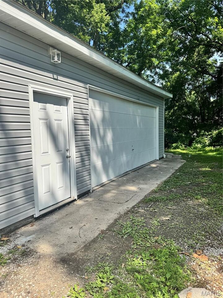 Property Photo:  2720 Walnut Street  IL 62002 