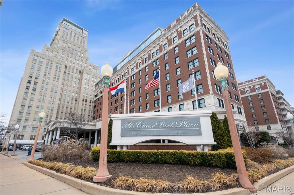 Property Photo:  232 N Kingshighway Boulevard 907  MO 63108 