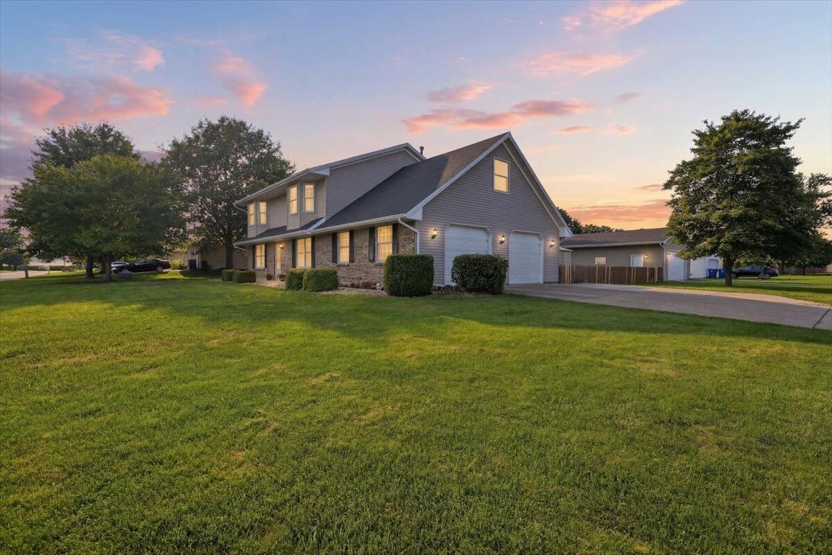Property Photo:  506 Havens Drive  IL 61748 
