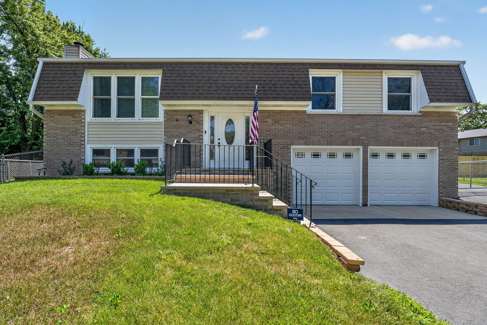 Property Photo:  4 Devon Court  IL 60440 
