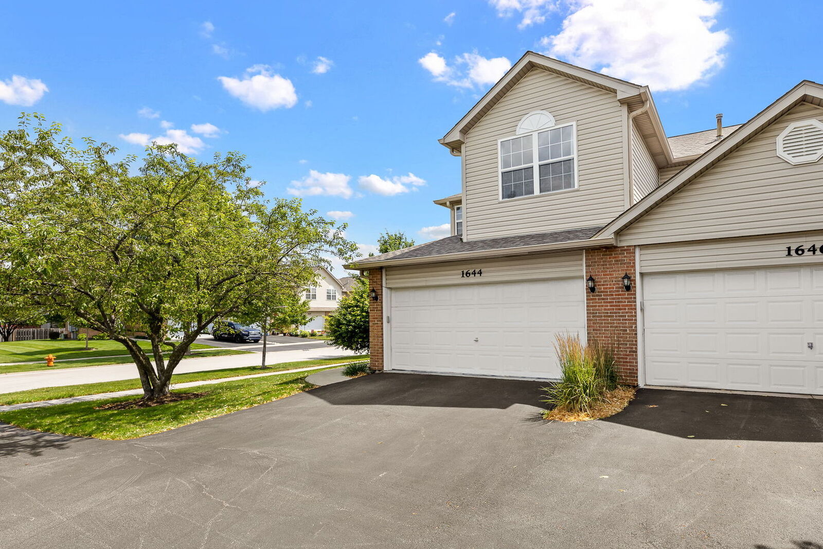 Property Photo: 1644 Windward Avenue IL 60563