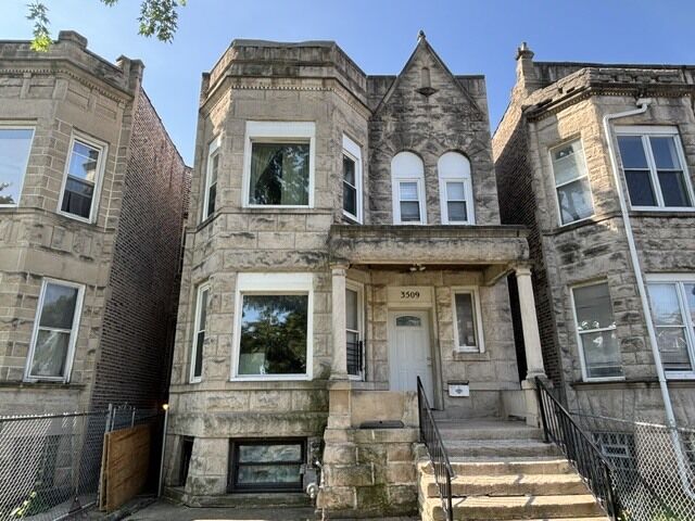 Property Photo:  3509 W Lexington Street  IL 60624 