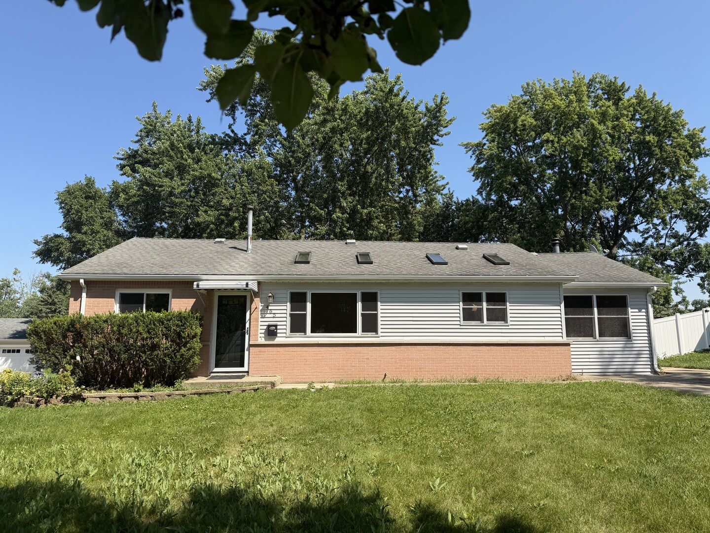 Property Photo:  465 Arizona Boulevard  IL 60169 
