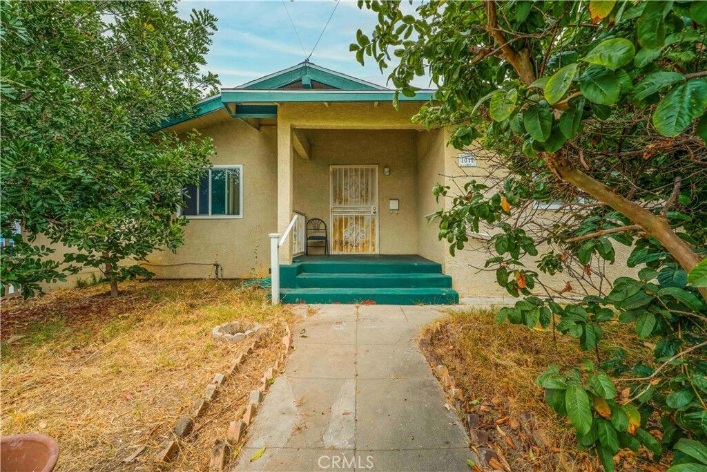 Property Photo: 1012 Vina CA 90813