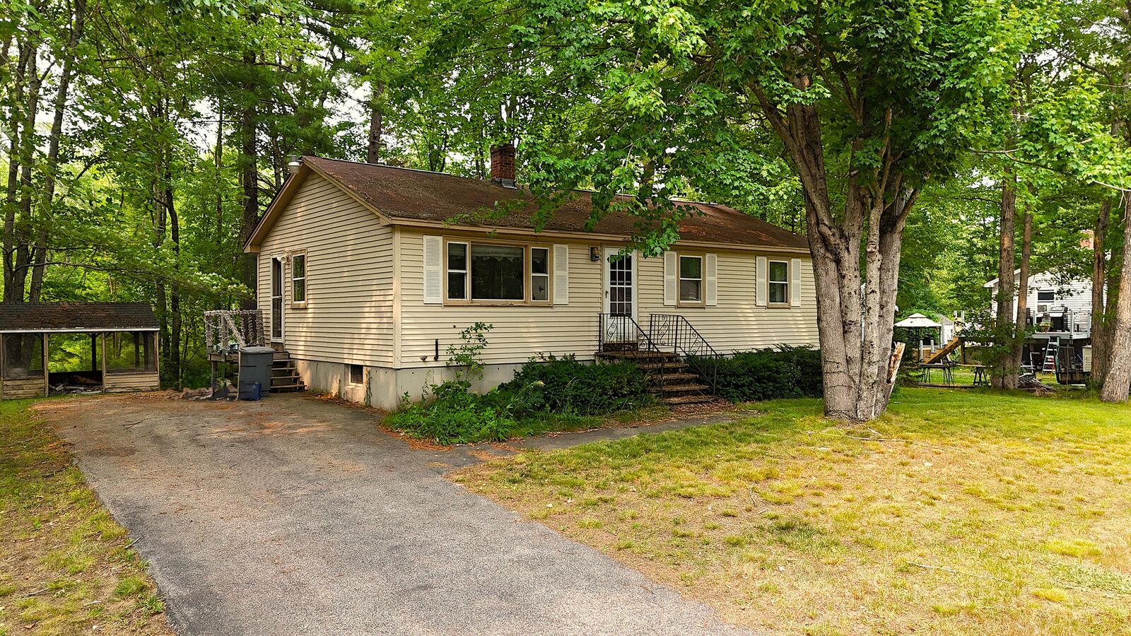 Property Photo:  16 Pierce Avenue  ME 04073 