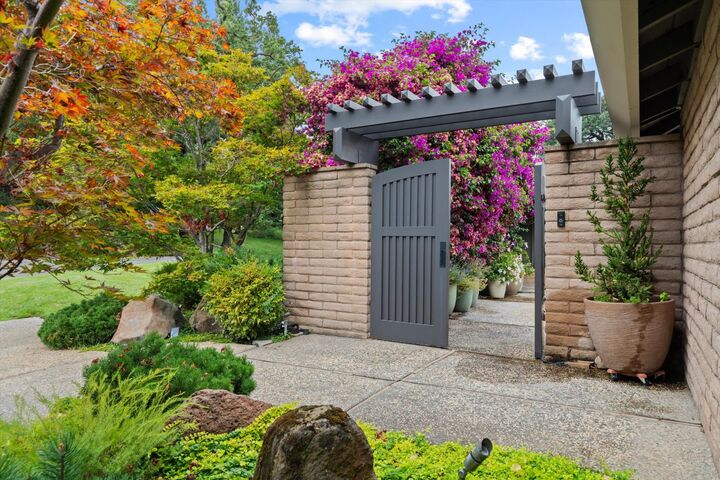 Property Photo:  910 Somersby Way  CA 95864 