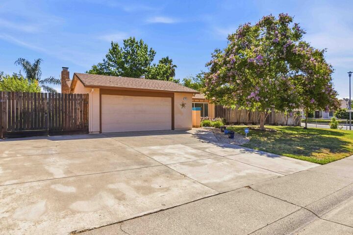 Property Photo:  7024 Stanford Oak Drive  CA 95842 