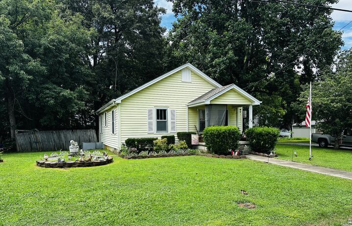 Property Photo: 400 Ray St TN 37160