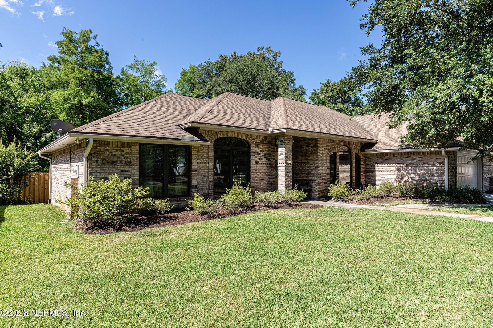 Property Photo: 12231 Dividing Oaks Trail E FL 32223