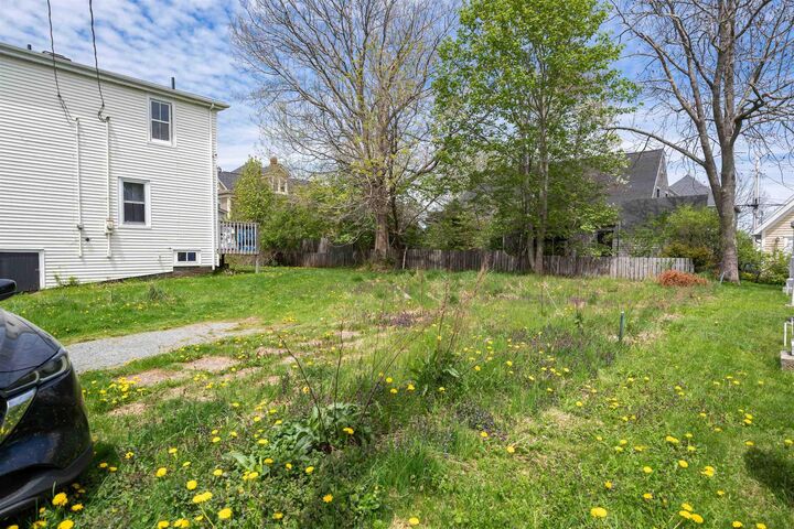 Property Photo:  111 York Street  Lunenburg, Nova Scotia Street  NS B4V 1R2 