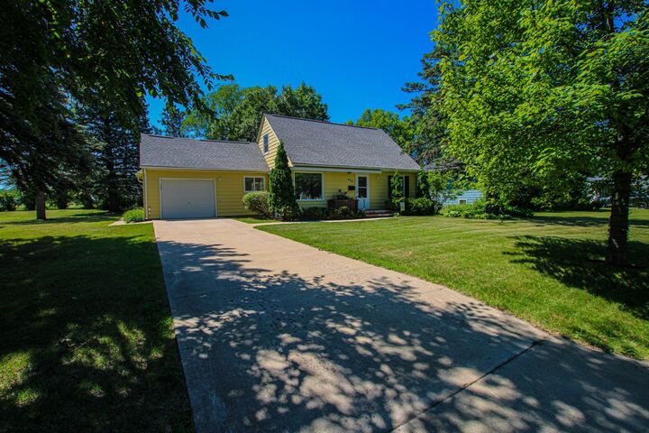 Property Photo:  822 Westwood Drive SW  MN 56308 