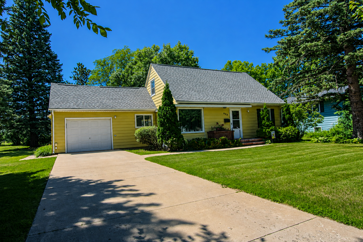 Property Photo: 822 Westwood Drive SW MN 56308