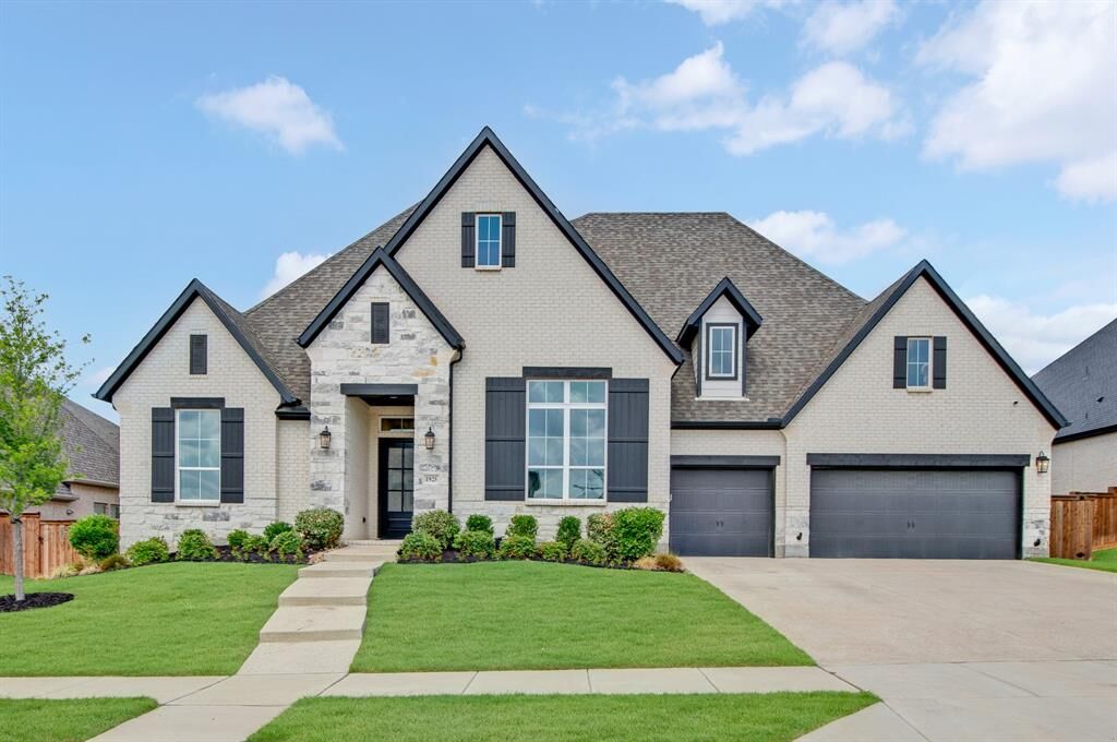 Property Photo: 1925 Lotus Court TX 76052