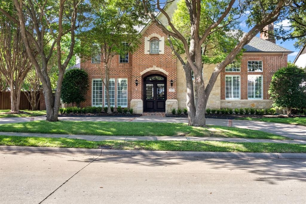 Property Photo: 5008 Charles Place TX 75093
