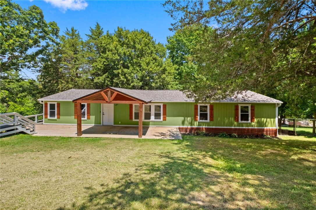 Property Photo:  8431 Navajo Trail  AR 72756 