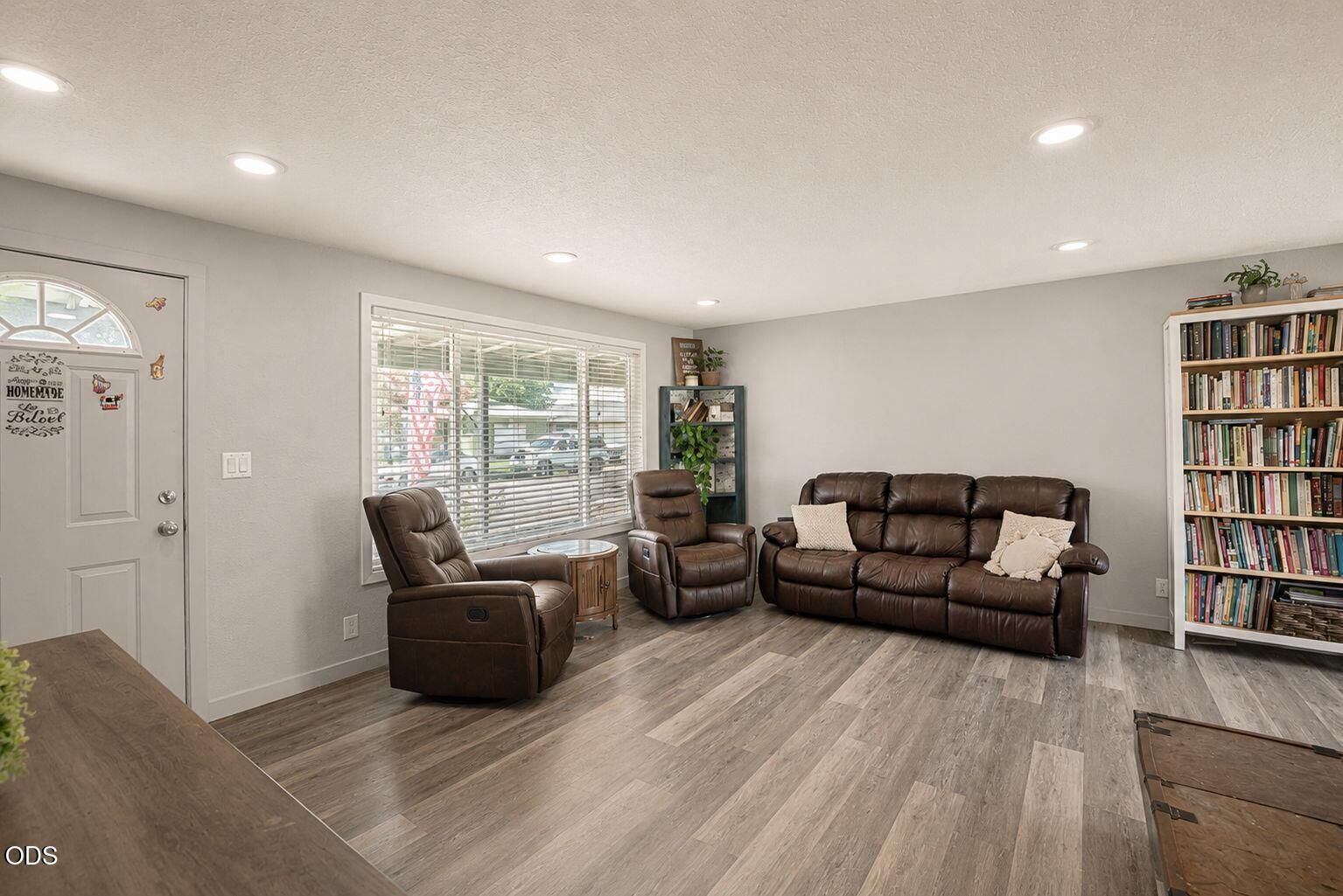 Property Photo:  45 Ashley Place  OR 97502 