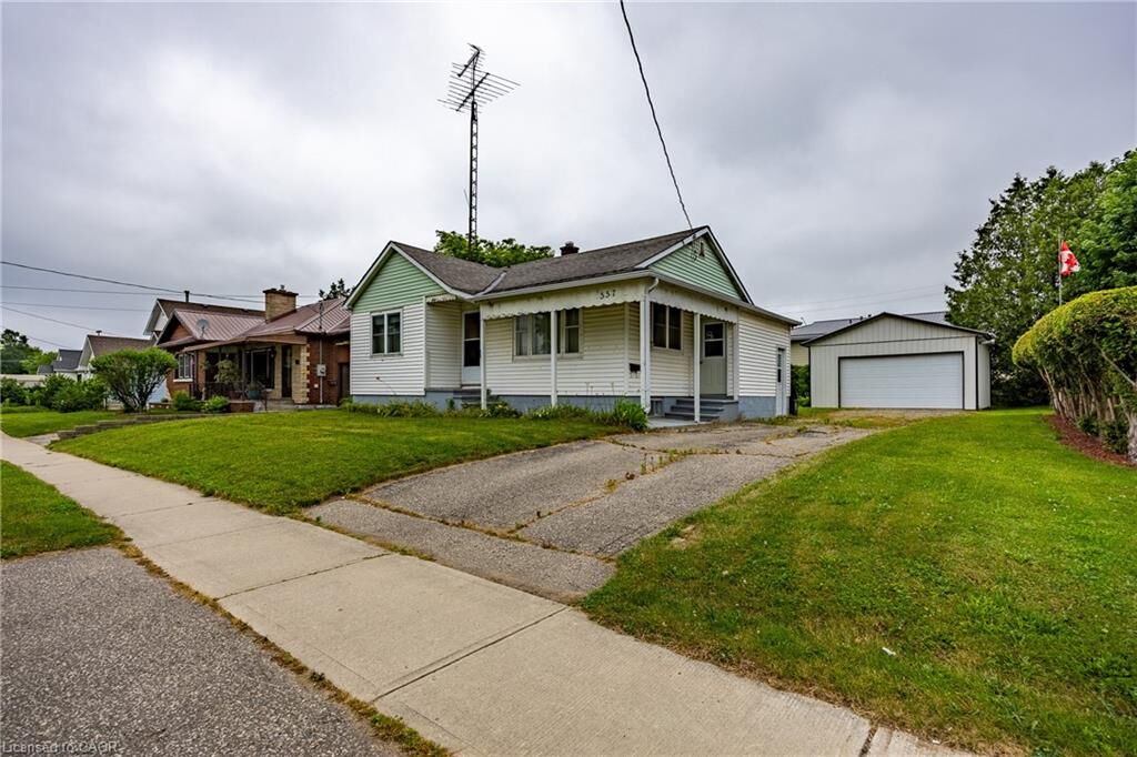 Property Photo:  557 Orchard Avenue  ON N4B 2H4 
