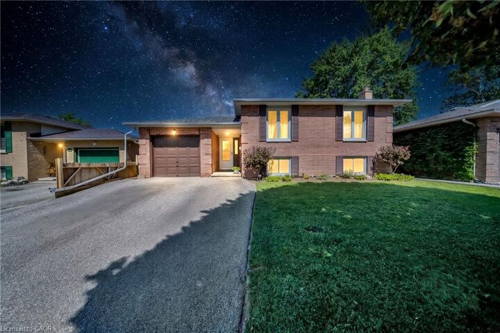 43 Hobart Crescent — photo 1