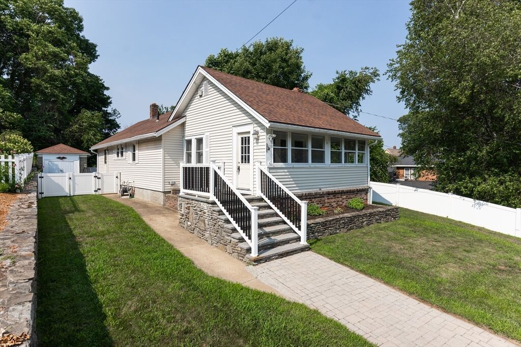 Property Photo: 2 Hyatt Street MA 01603