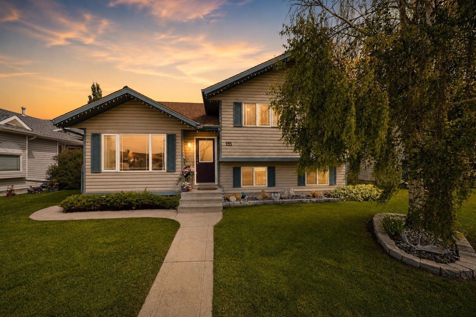Property Photo:  155 Lampard Crescent  AB T4R 2W7 