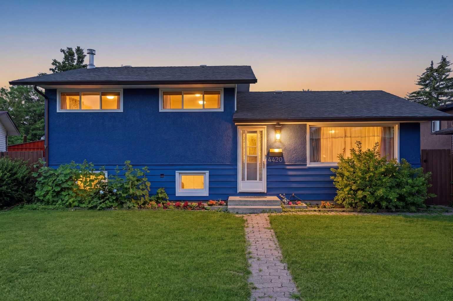 Property Photo:  4420 3 Street NE  AB T2E 3L6 