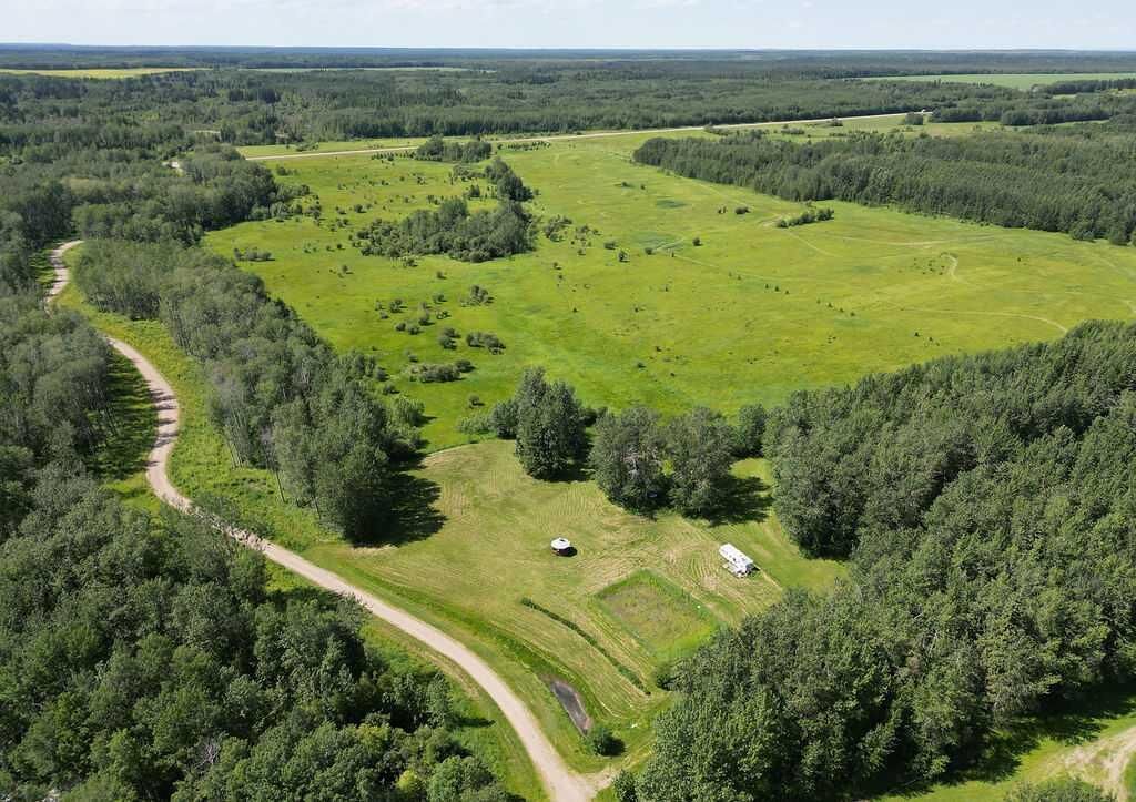 Property Photo:  204001 Township Road 695.1  AB T9S 2A5 