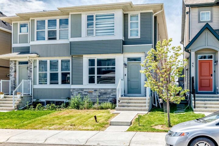 Property Photo:  41 Corner Glen Row NE  AB T3N 1B9 