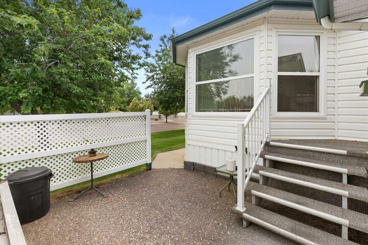 Property Photo: 1600 Strachan Road SE 118 AB T1B 4M3