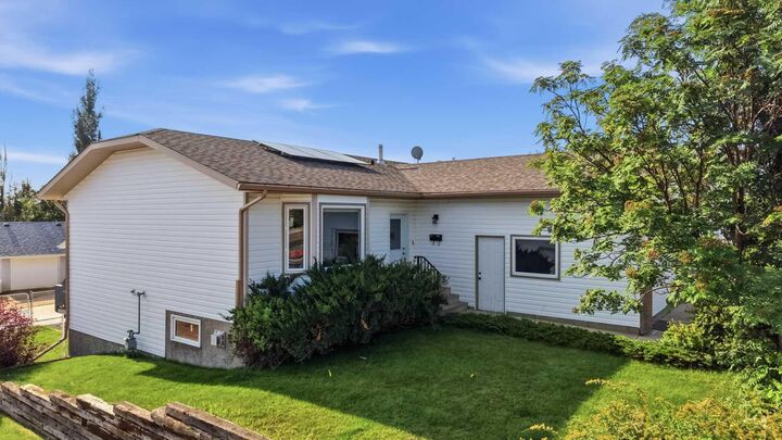 Property Photo: 31 Palmer Close AB T4S 1K3